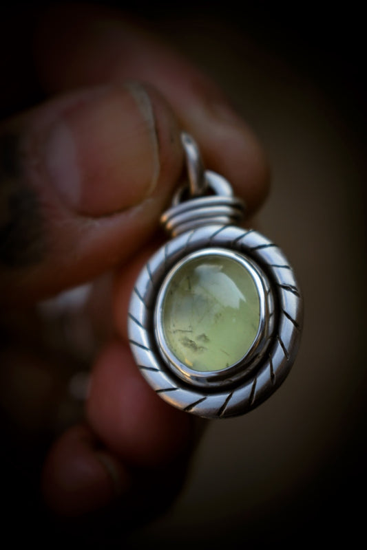 TROGNONNERIE - Pendentif en Argent & Prehnite